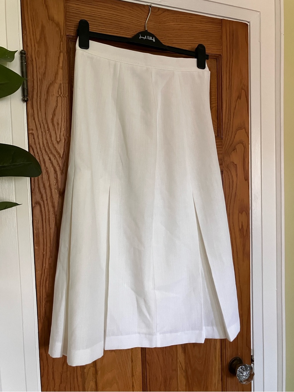 white pleated skirt